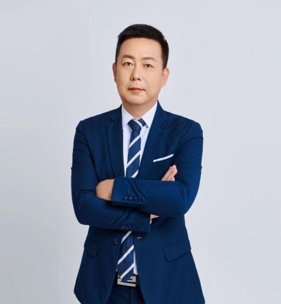 李一弘