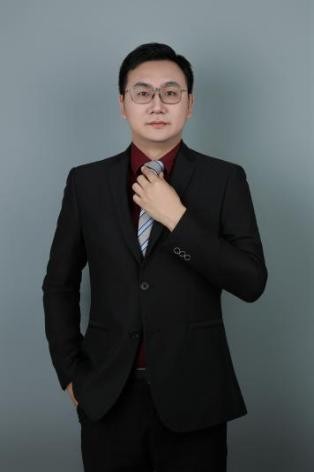 柴智献老师形象照