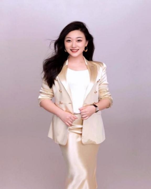 陈彦希老师形象照