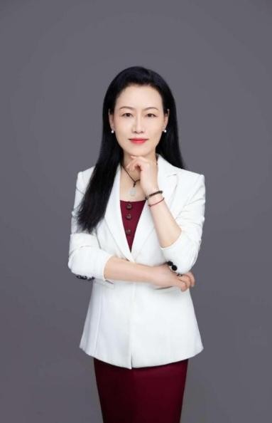 何静老师形象照