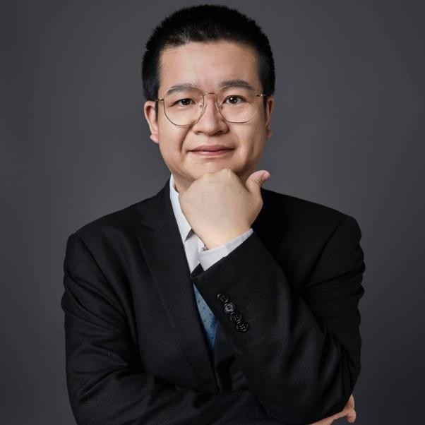 何朔老师形象照