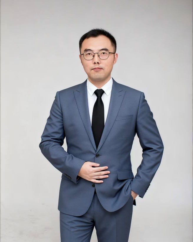 李军强老师形象照