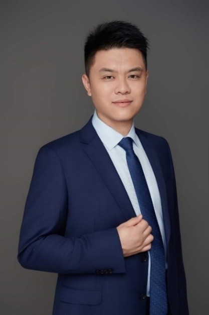 李亚奇老师形象照