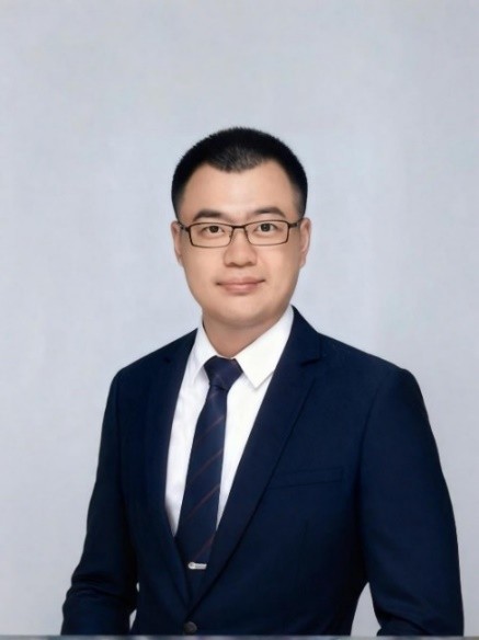 李泽远老师形象照