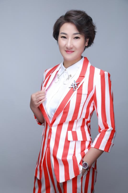 吕咏梅老师形象照