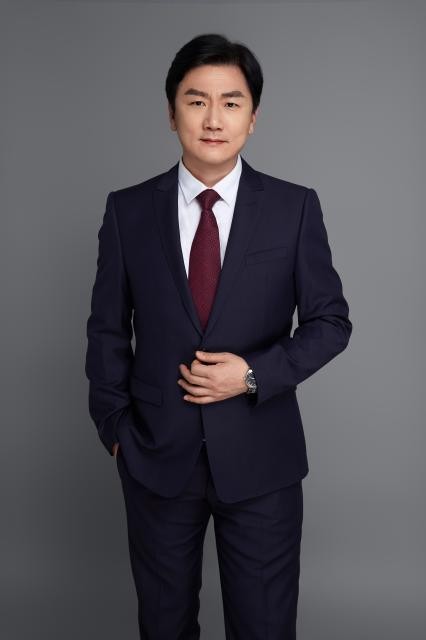 钮宏涛老师形象照