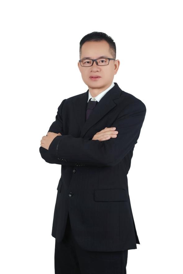 欧阳光远老师形象照