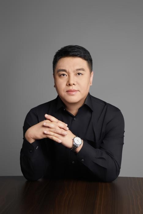 秦浩洋老师形象照