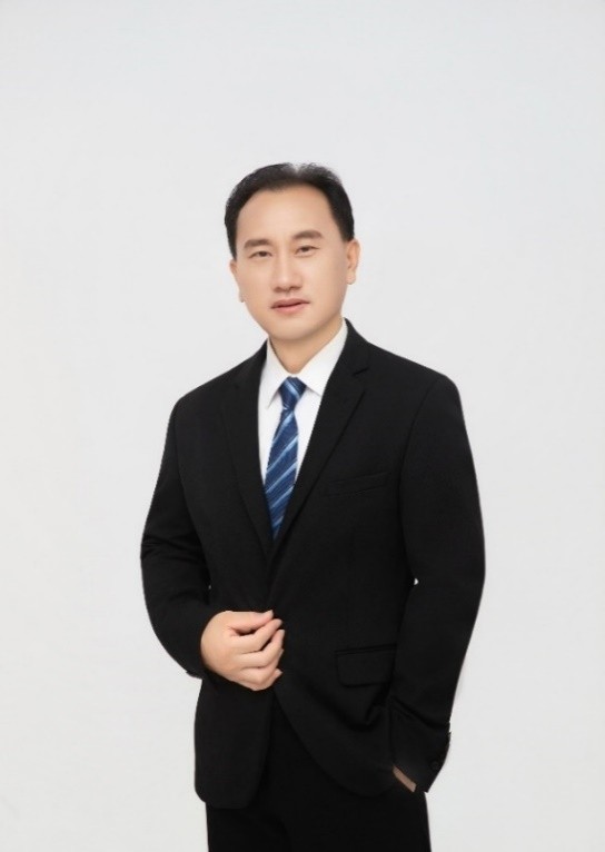王化锋老师形象照