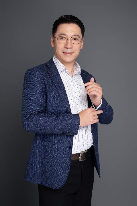肖振峰老师形象照