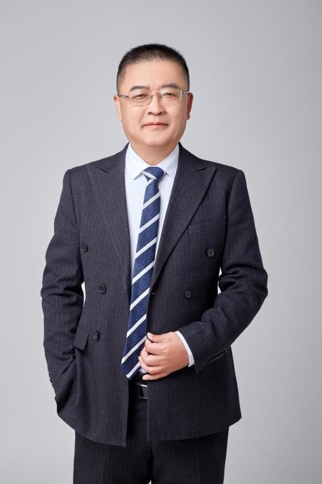 徐新林老师形象照