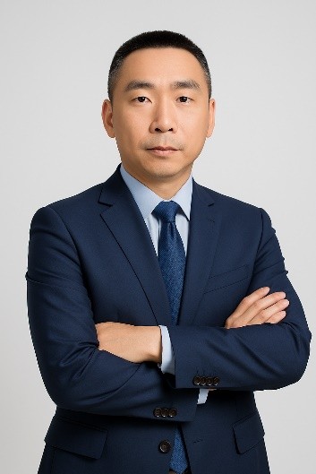 严晨老师形象照
