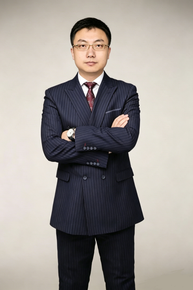 于哲权老师形象照