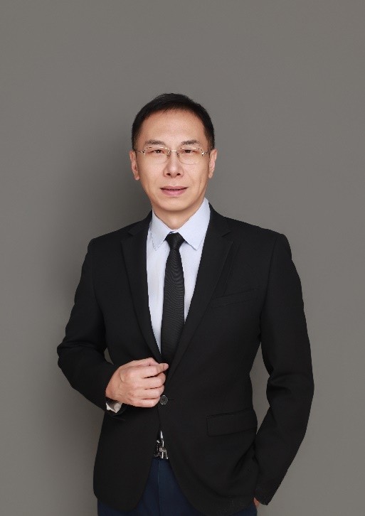 张博远老师形象照