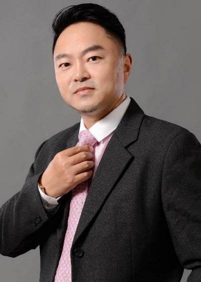 张城玮老师形象照