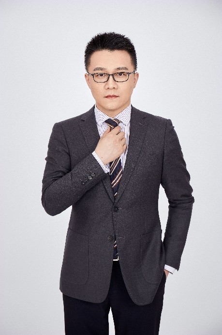 张罗群老师形象照