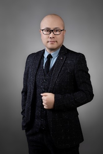 张锐老师形象照