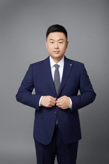 张远老师形象照