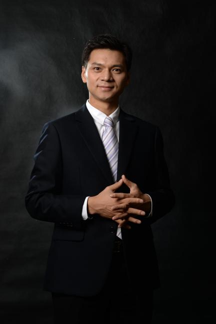 戴辉平老师形象照