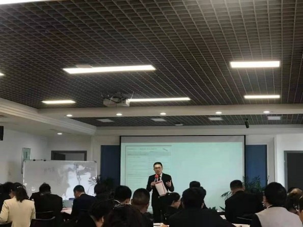 刘议鸿老师授课现场