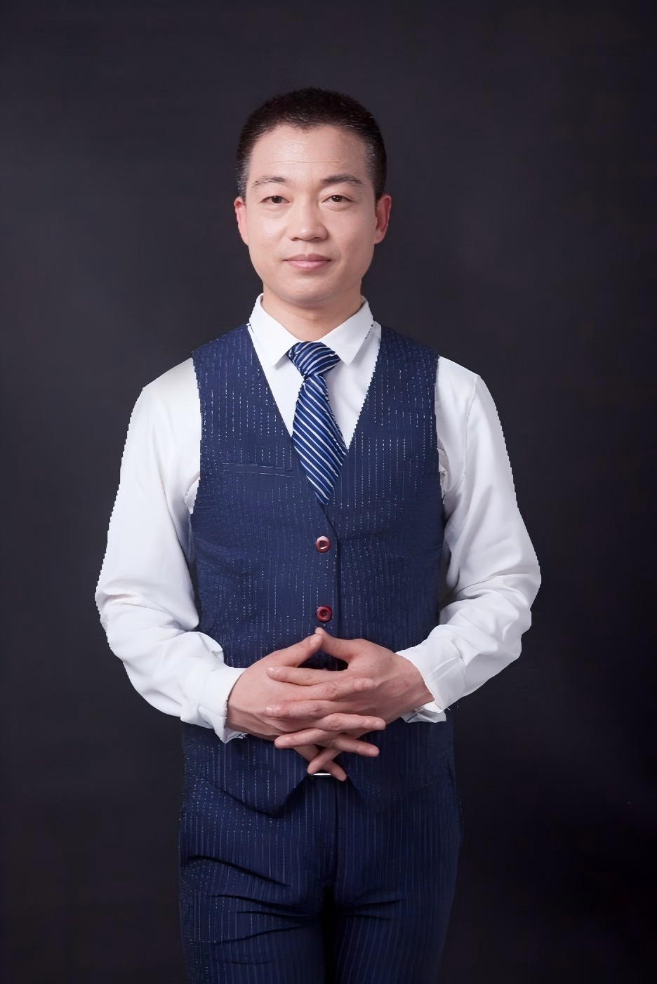 辛绛老师形象照